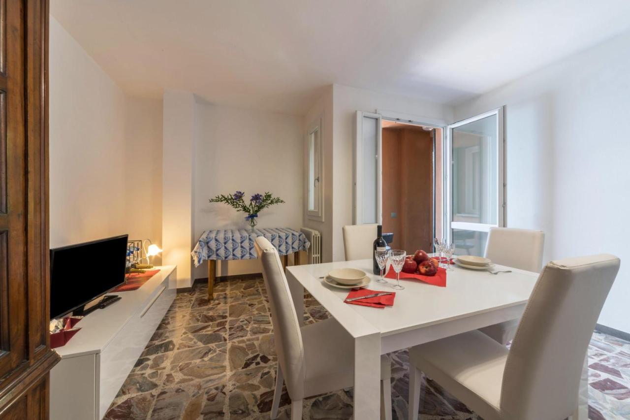The House With Red Sunsets Apartamento Varenna Exterior foto